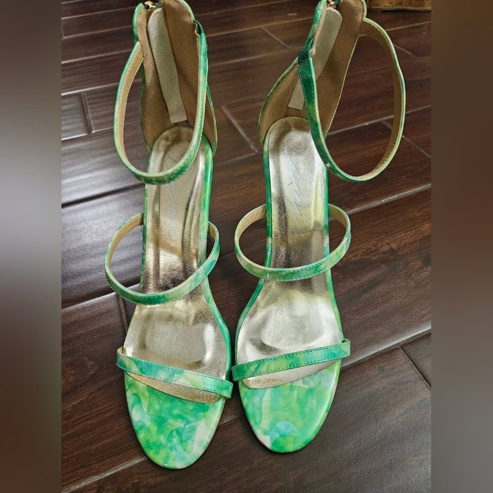NWOT Lonia Heels